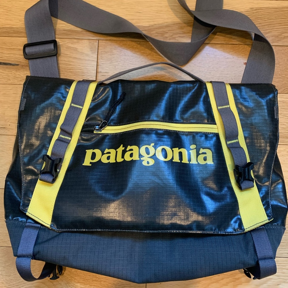 Patagonia Black Hole Mini Messenger Bag 12L Charcoal/Yellow